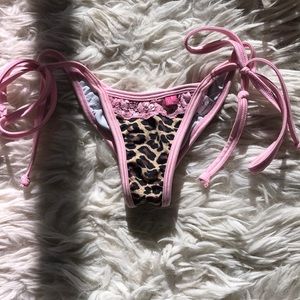 Leopard print Pink💓& Black🖤bikini bottoms Size:S